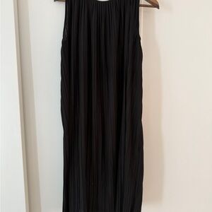 Uniqlo Black Sleeveless Pleated Maxi Dress